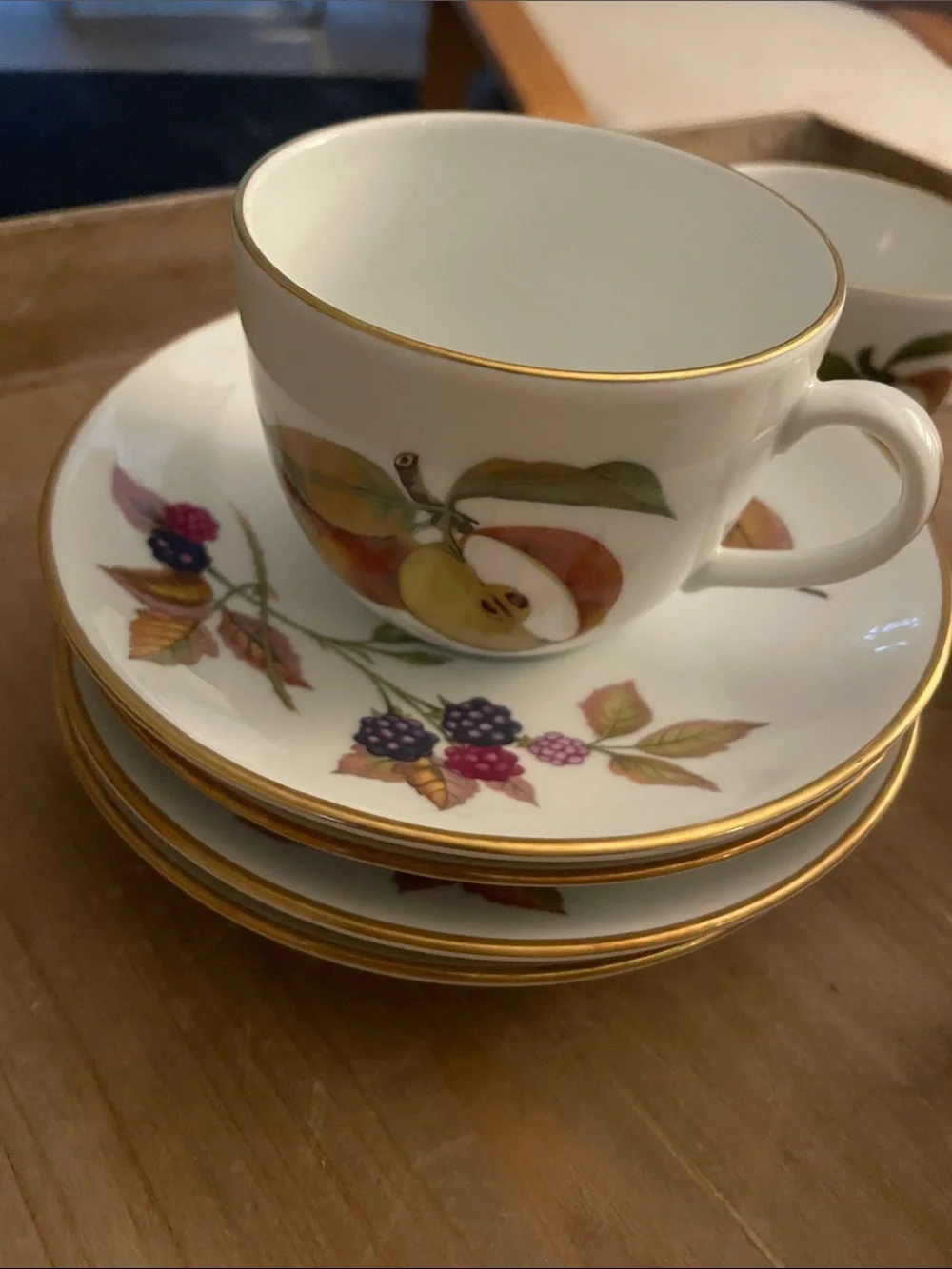 Royal Worcester Evesham presentation tasteful